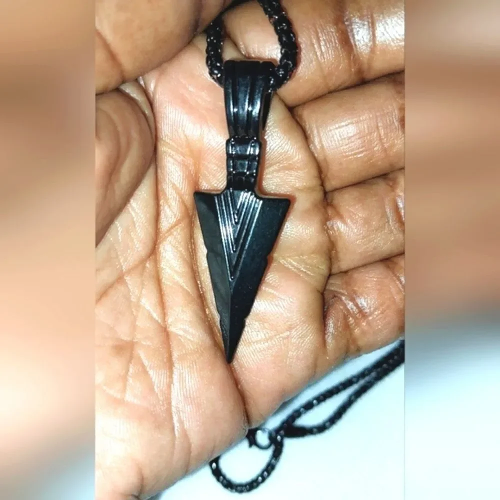 Retro Men's Arrowhead Alloy Pendant Necklace